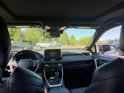 2019 Toyota RAV4 Hybrid SE