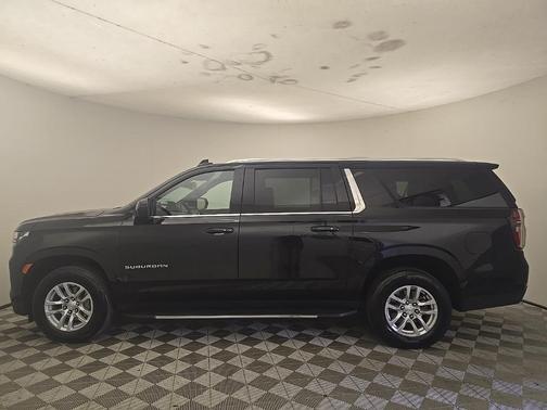 2023 Chevrolet Suburban LT