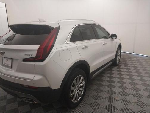 2022 Cadillac XT4 Premium Luxury
