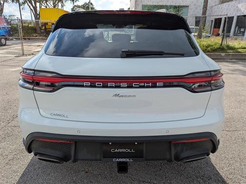 2023 Porsche Macan Base