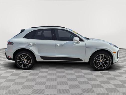 2023 Porsche Macan Base