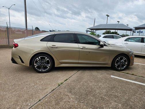 2022 Kia K5 EX