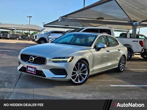 Crystal White Pear 2019 Volvo S60 T6 Momentum