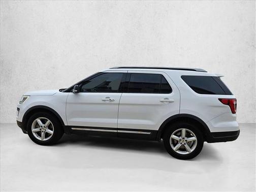 Oxford White 2019 Ford Explorer XLT