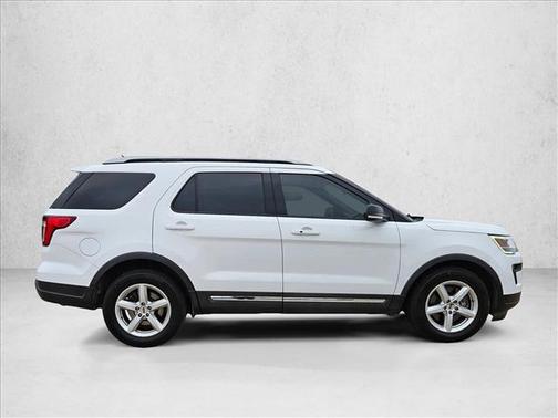 Oxford White 2019 Ford Explorer XLT