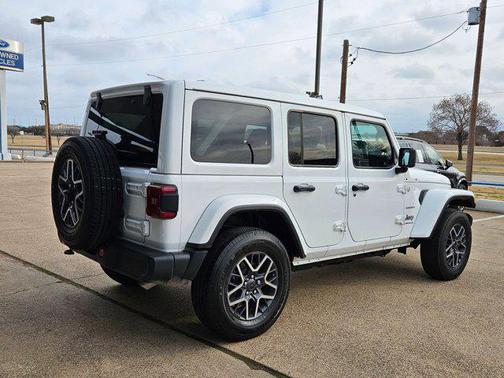 2024 Jeep Wrangler 4-Door Sahara 4x4