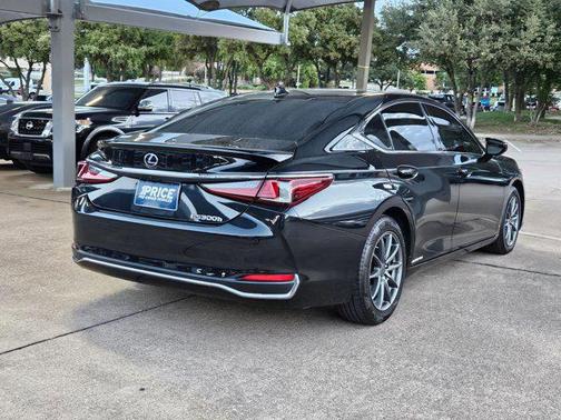 2021 Lexus ES 300h Base