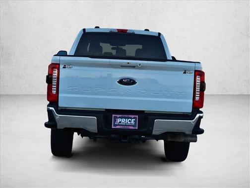 Oxford White 2025 Ford F-250 Lariat