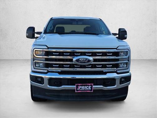 Oxford White 2025 Ford F-250 Lariat