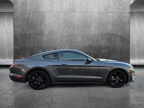 2022 Ford Mustang EcoBoost