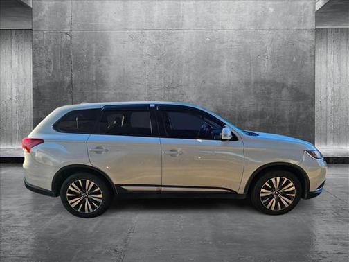 2020 Mitsubishi Outlander SE