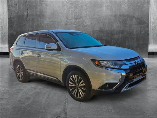 2020 Mitsubishi Outlander SE
