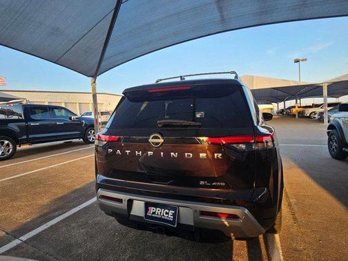 2022 Nissan Pathfinder SL 4WD