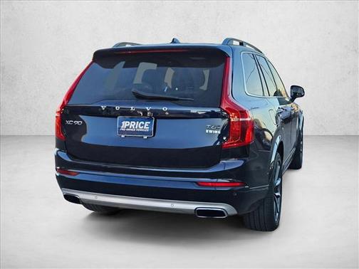 2017 Volvo XC90 T6 Momentum