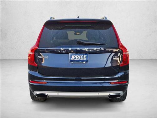 2017 Volvo XC90 T6 Momentum