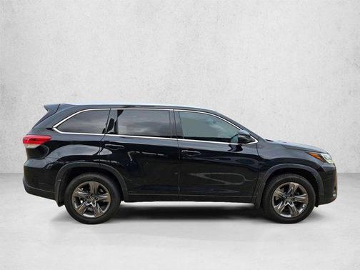 Midnight Black Metallic 2019 Toyota Highlander Limited