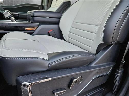 2025 Ford F-150 Lightning Platinum