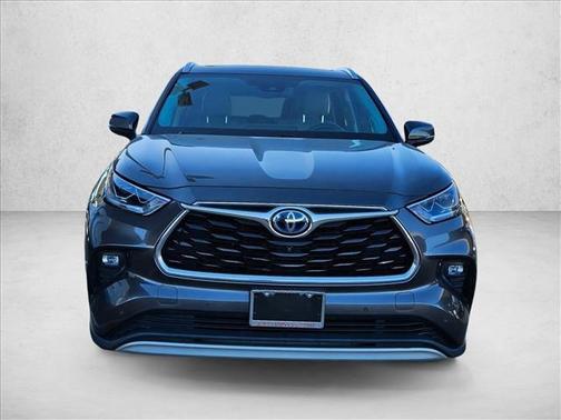 2021 Toyota Highlander Hybrid Platinum