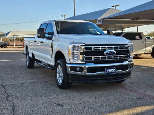 Oxford White 2025 Ford F-250 XLT