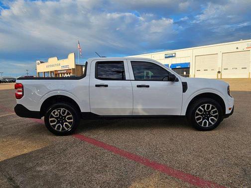 Oxford White 2025 Ford Maverick XL