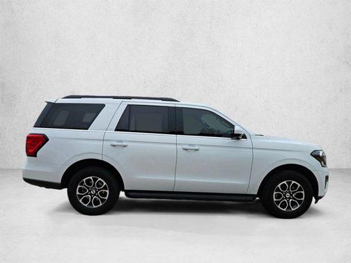 Oxford White 2024 Ford Expedition XLT