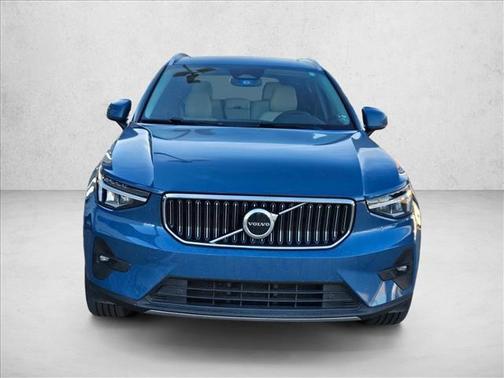 2023 Volvo XC40 B5 Plus Bright Theme