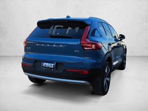 2023 Volvo XC40 B5 Plus Bright Theme