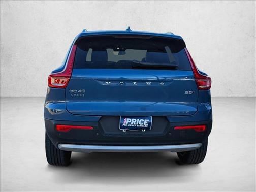 2023 Volvo XC40 B5 Plus Bright Theme