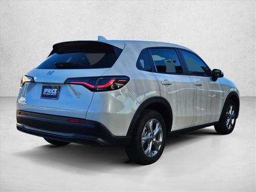 Platinum White Pearl 2025 Honda HR-V LX