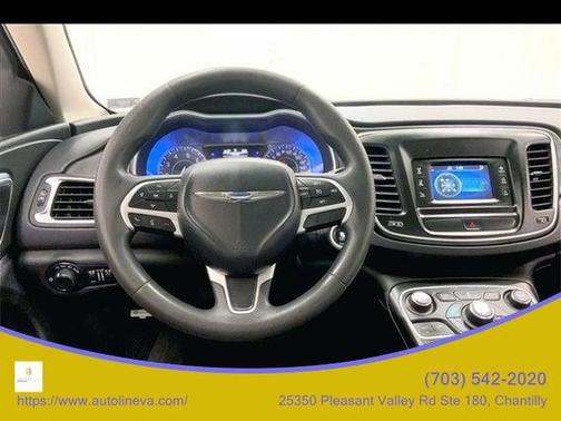 Photo 4 of 32 of 2015 Chrysler 200 Limited