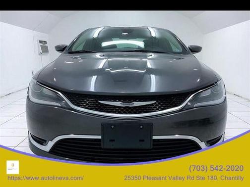 Photo 2 of 32 of 2015 Chrysler 200 Limited