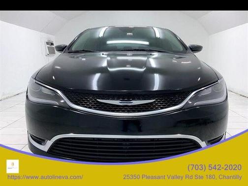 Photo 2 of 33 of 2015 Chrysler 200 Limited