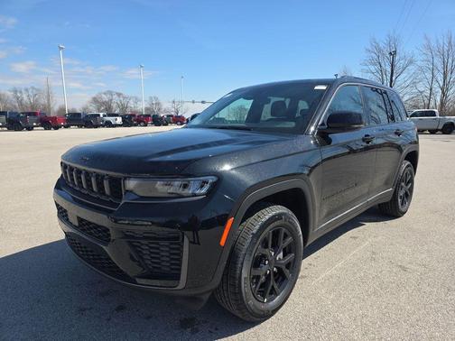 Diamond Black 2026 Jeep Grand Cherokee Laredo