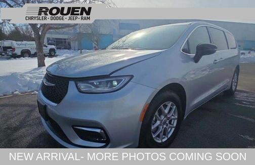 2024 Chrysler Pacifica Touring-L