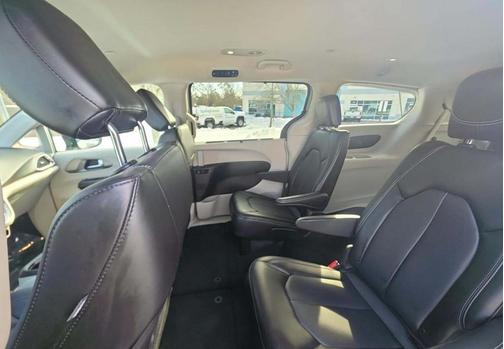 2024 Chrysler Pacifica Touring-L