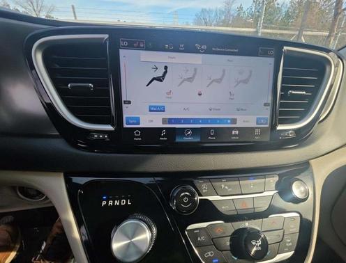 2024 Chrysler Pacifica Touring-L