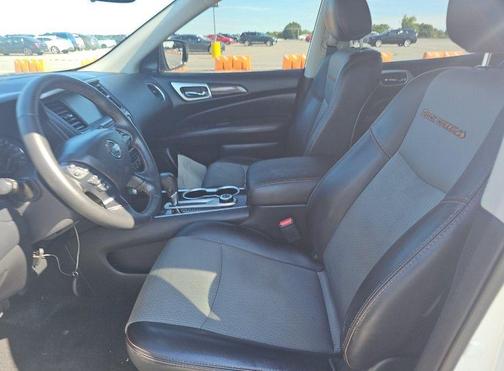 2020 Nissan Pathfinder SV