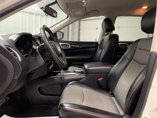 2020 Nissan Pathfinder SV