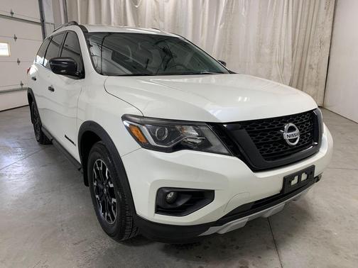 2020 Nissan Pathfinder SV