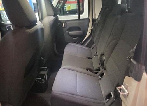 2022 Jeep Gladiator Sport