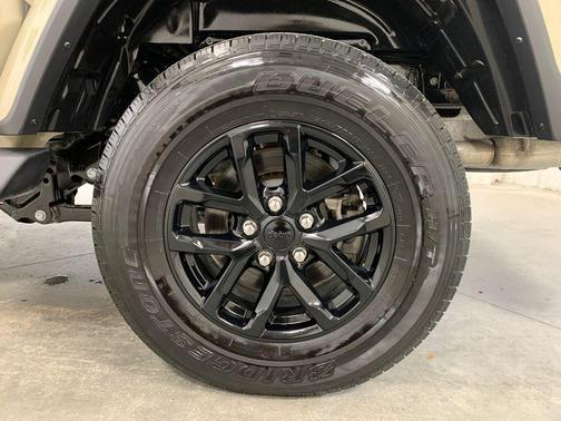 Limited Edition Gobi Clearcoat 2022 Jeep Gladiator Sport