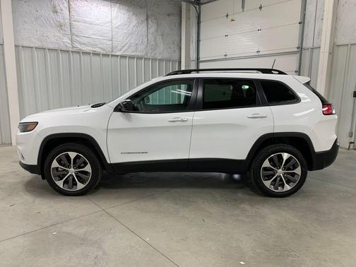 Bright White Clearcoat 2022 Jeep Cherokee Limited