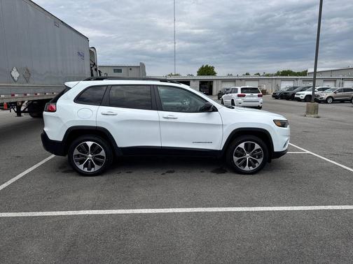 Bright White Clearcoat 2022 Jeep Cherokee Limited