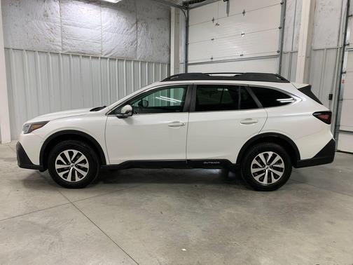 Crystal White Pearl 2022 Subaru Outback Premium