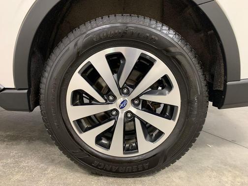 Crystal White Pearl 2022 Subaru Outback Premium