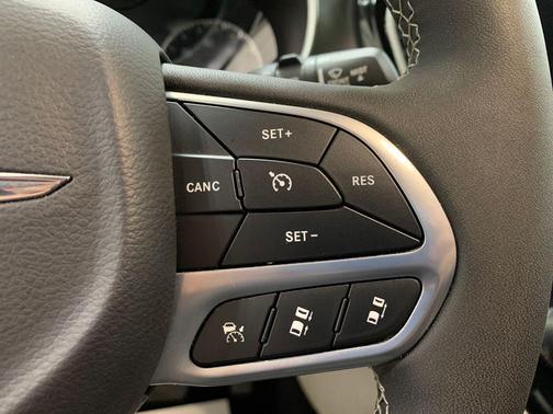 2024 Chrysler Pacifica Touring-L