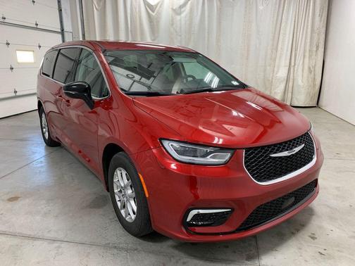 2024 Chrysler Pacifica Touring-L