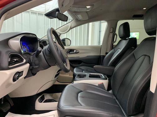 2024 Chrysler Pacifica Touring-L