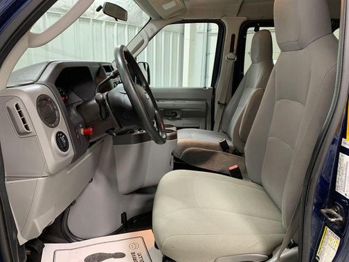 2011 Ford E350 Super Duty XL