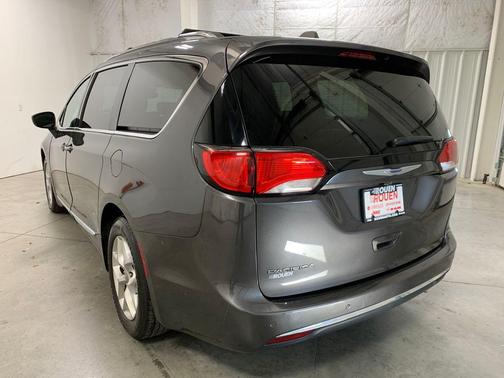 2019 Chrysler Pacifica Touring-L